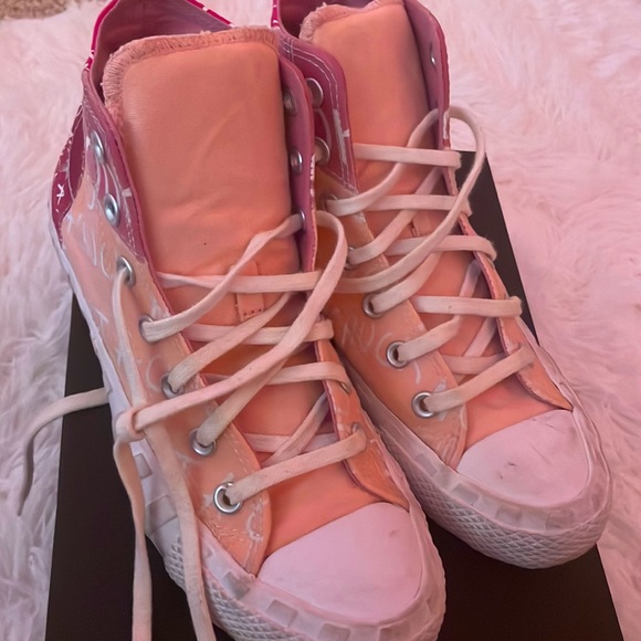 Chuck Taylor Pink Converses - Picture 1 of 2